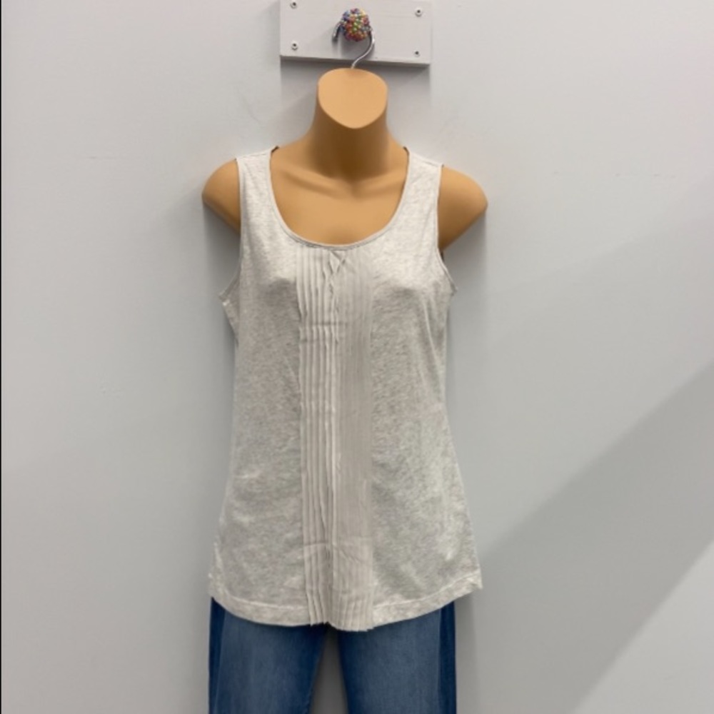 Gray tank top